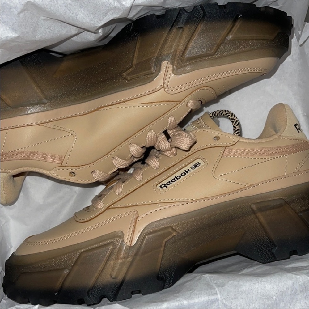 Brand new never worn. Size 8.5